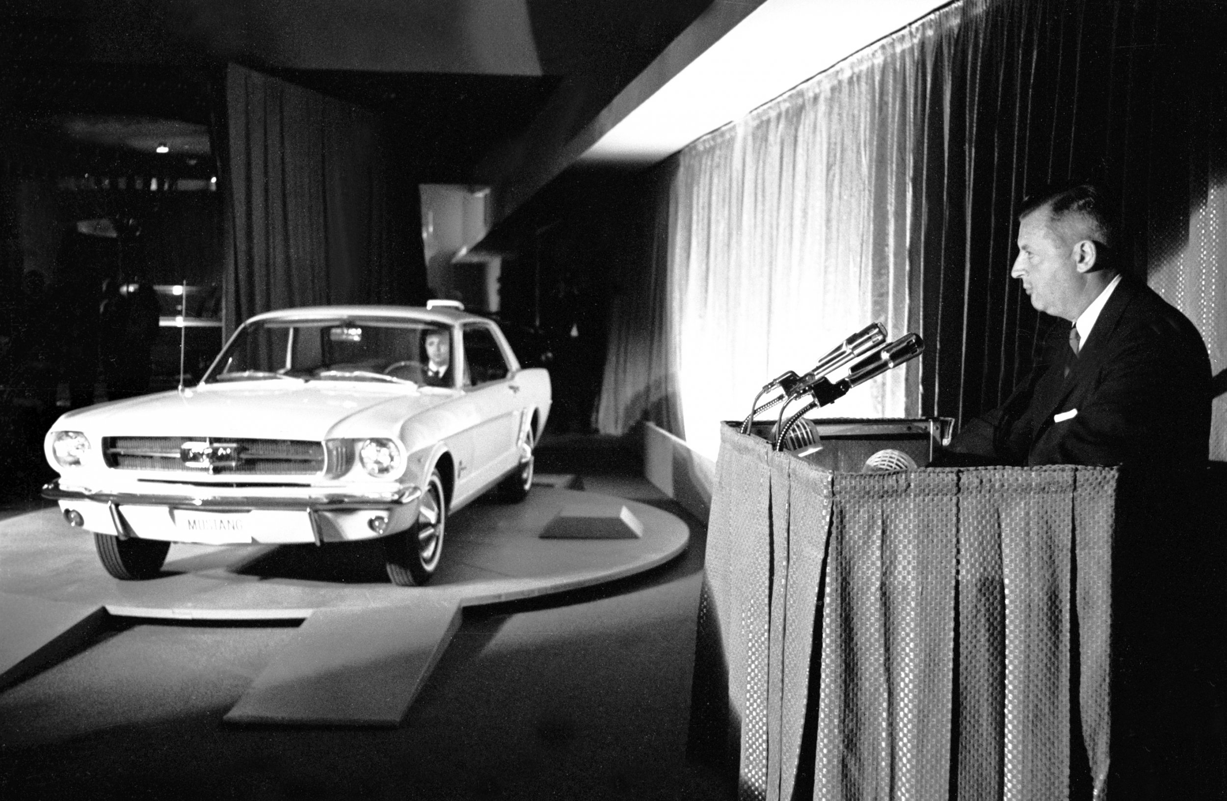 Q2_1964-Worlds-Fair_Ford-Mustang-intro