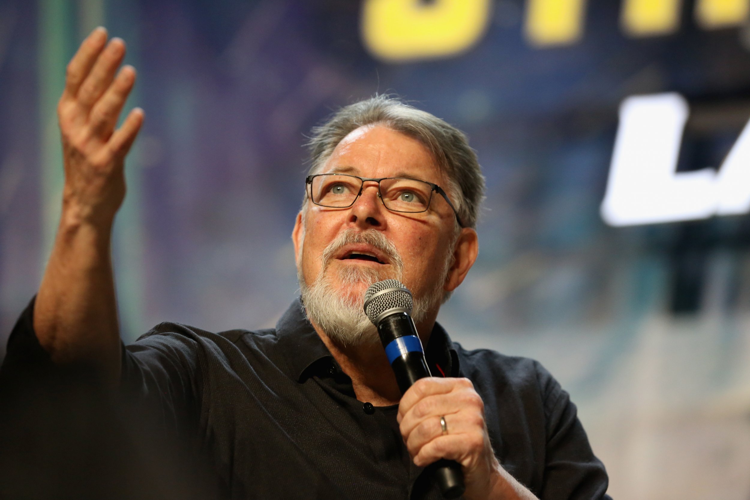 star-trek-s-jonathan-frakes-meme-is-here-to-call-out-your-wrongs