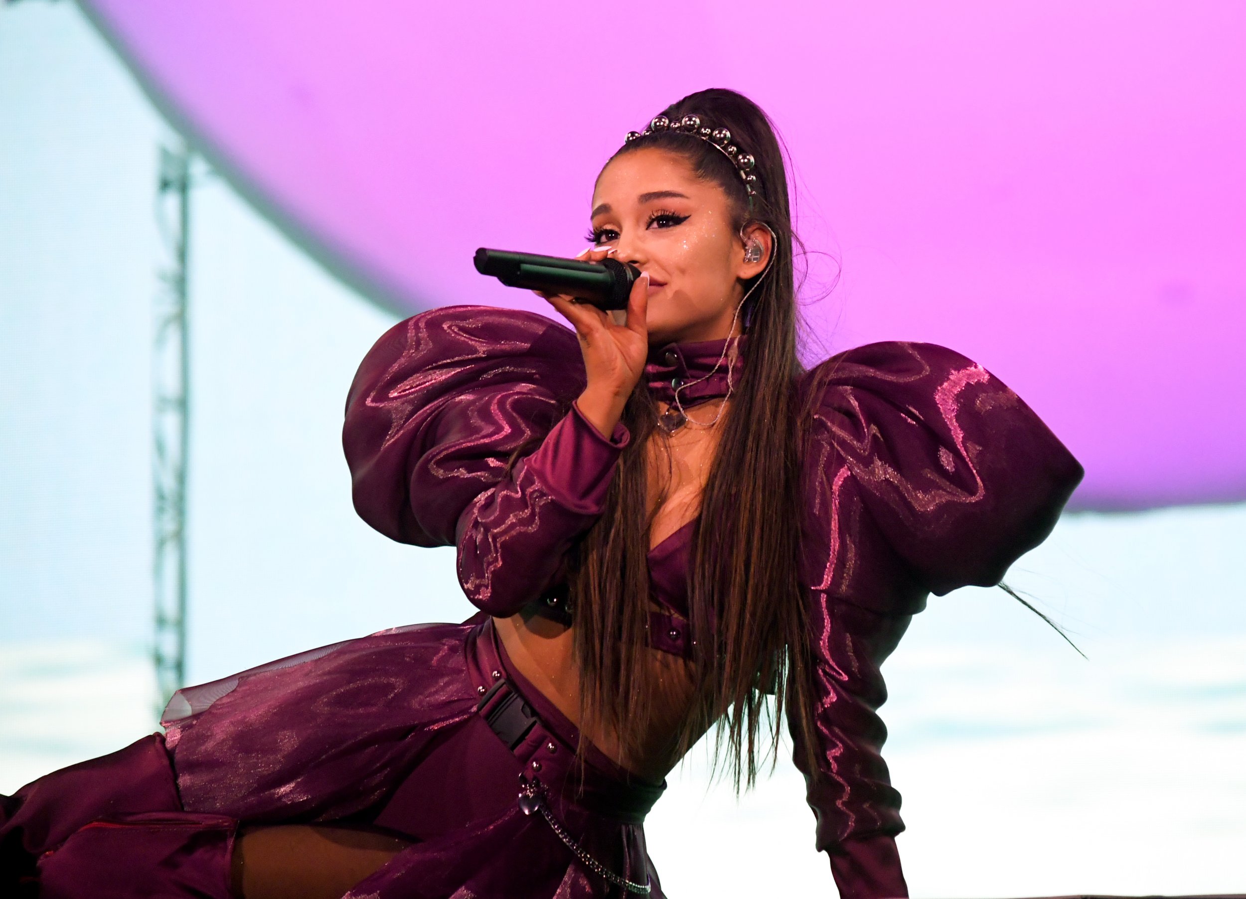 Ariana Grande Ties Beyoncé With Her Latest No. 1 Smash