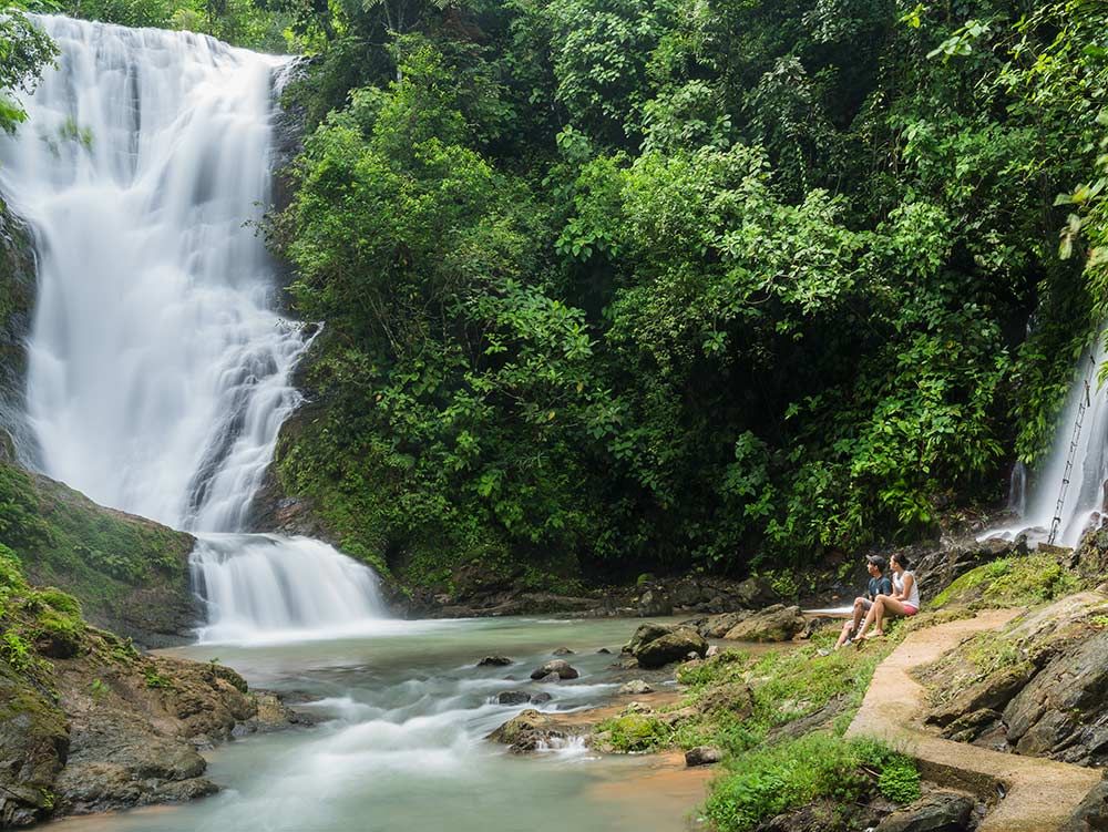 Arenas-Del-Mar-—-Los-Campesinos-Waterfall