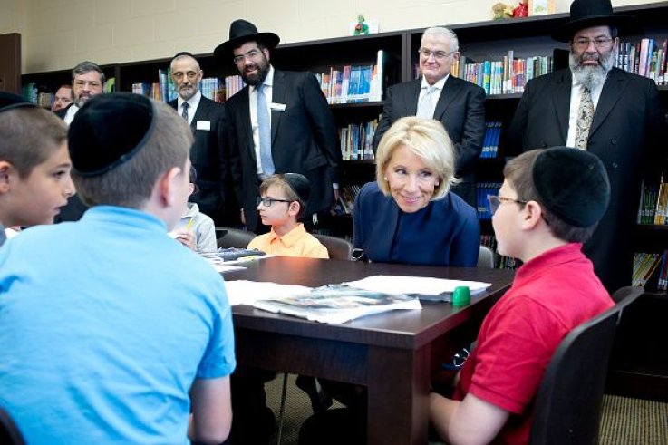Betsy DeVos Visits Yeshiva in Queens Betsy DeVos Visits Yeshiva in Queens