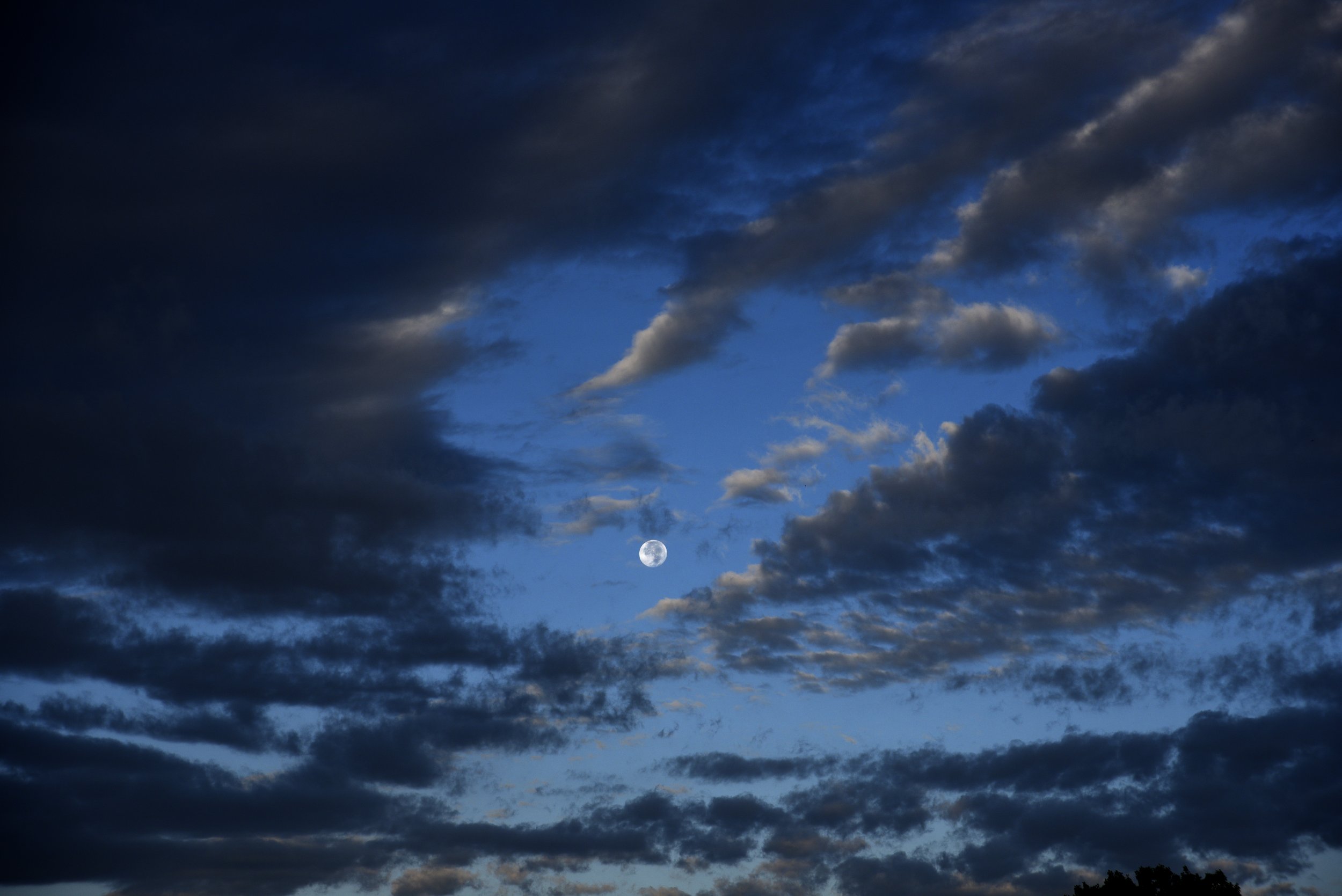 full moon dusk blue sun