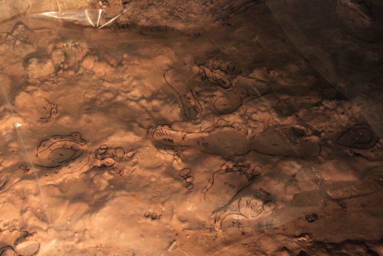 footprints italy cave