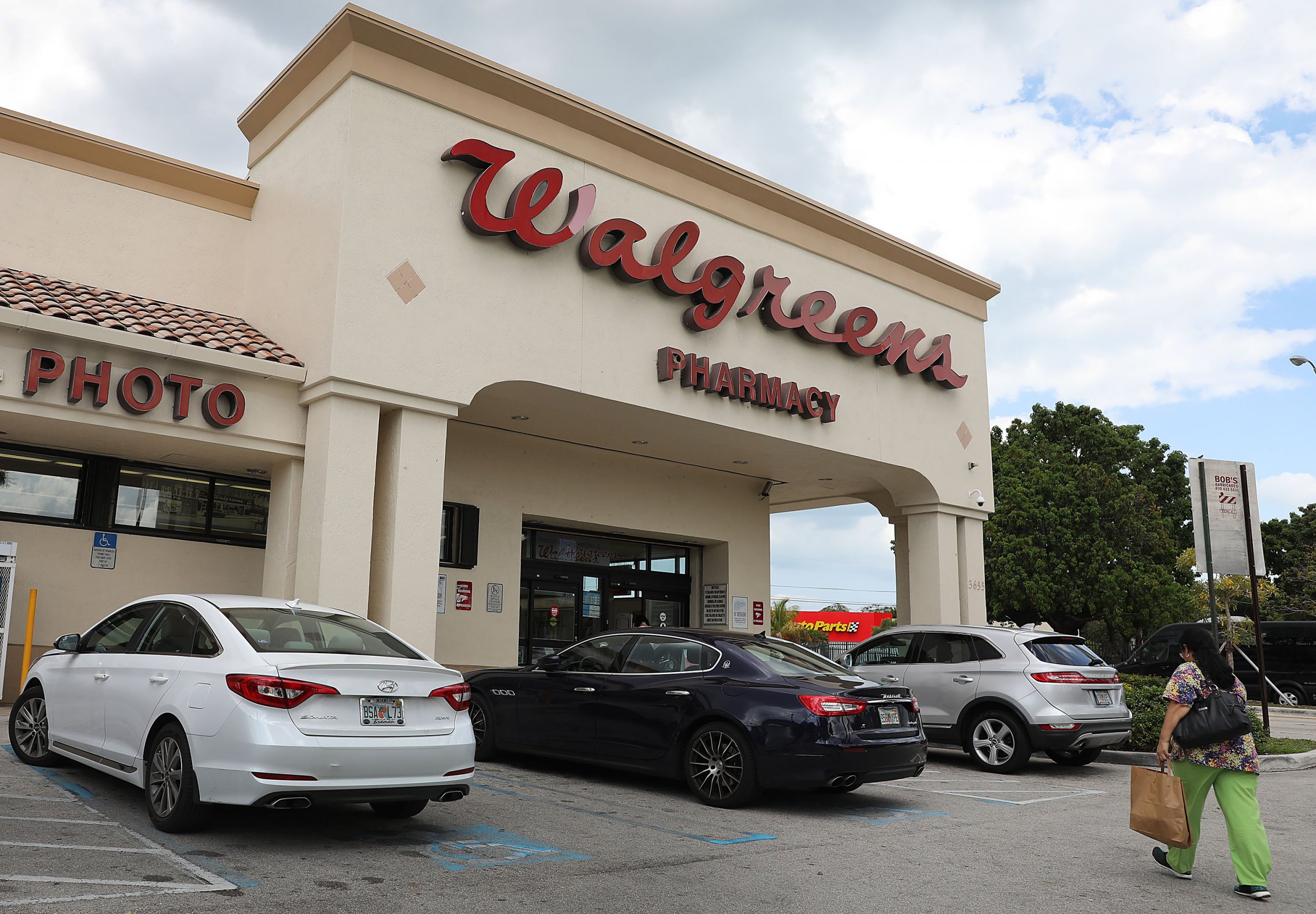 Florida Man Live-streamed Argument With Walgreens Staff Before Smacking walgreens state road 16 onalaska