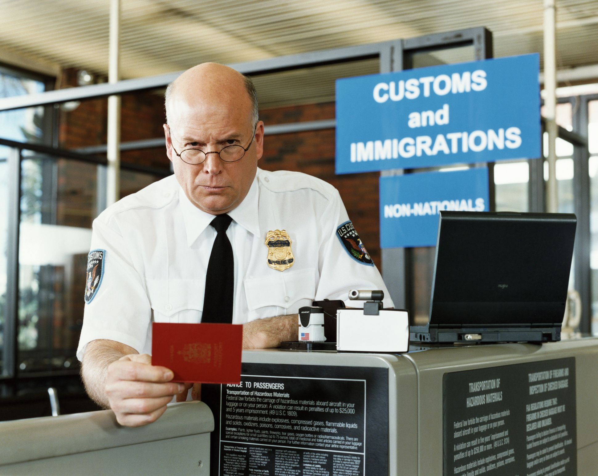 What Does An Immigration Officer Do At The Airport