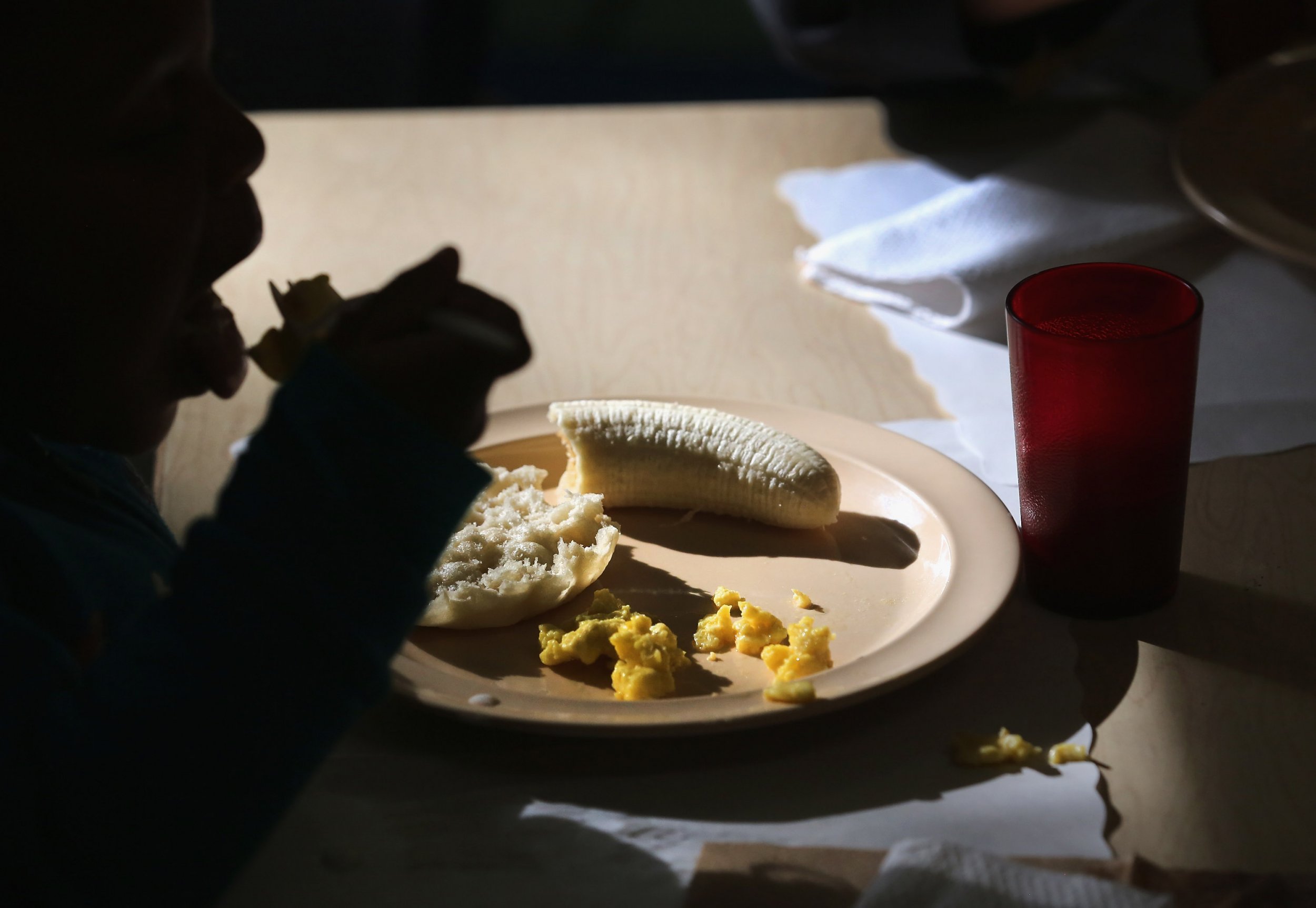 School apologizes after students' hot lunch thrown away due to