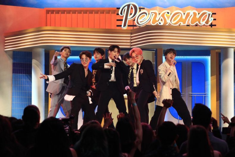 who is performing on the voice tonight finale BTS, Halsey, Taylor Swift, the Jonas Brothers, Hootie & the Blowfish, One Republic and Brendon Urie.