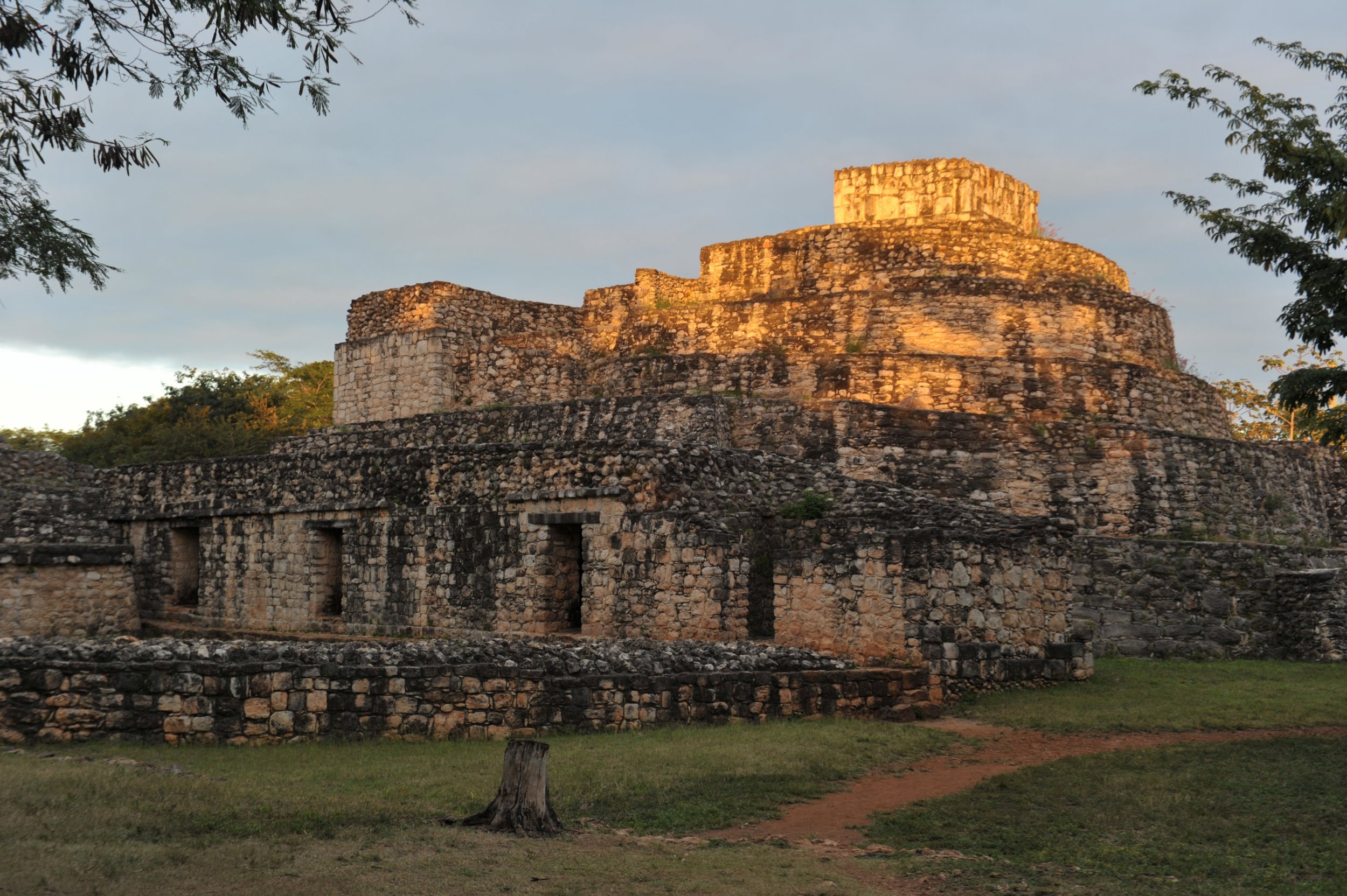 Oval Palace, Maya