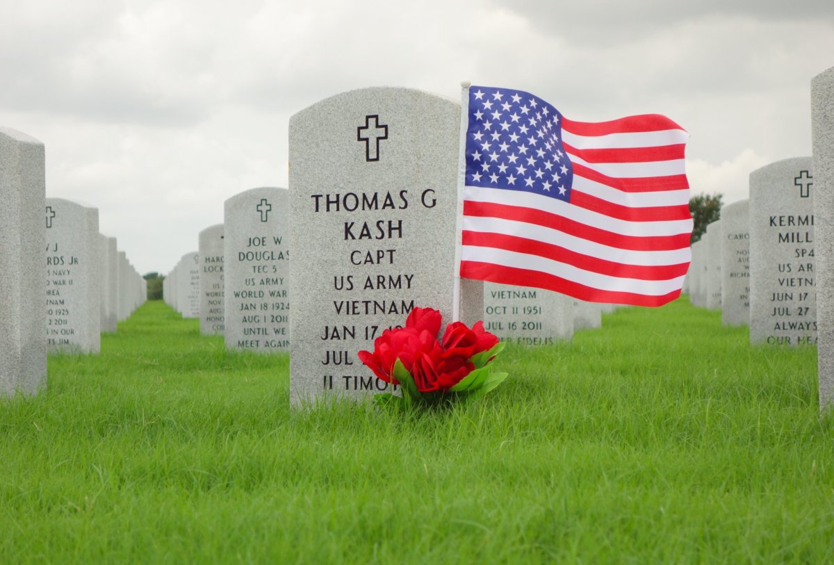 memorial day facts how it's different from veterans day 
