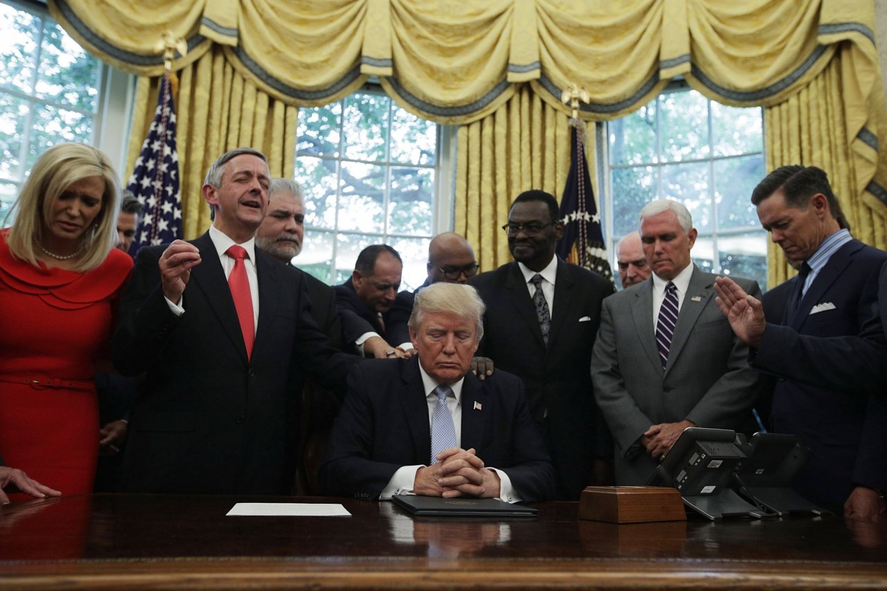 Trump praying with faith leaders in Oval Office