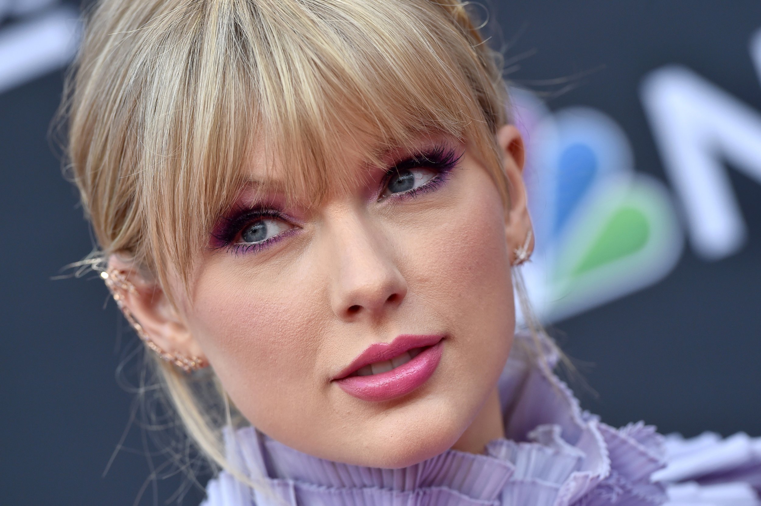 is taylor swift getting married?