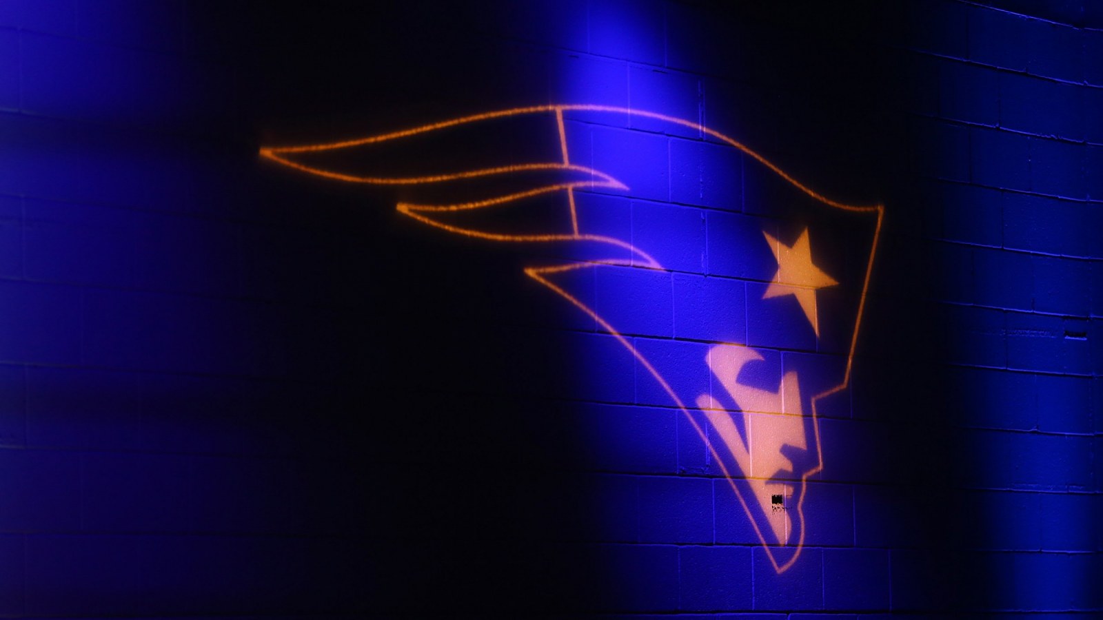 Veterans Ask Massachusetts Town To Not Fly New England Patriots Flag Below U S Flag In Town Square