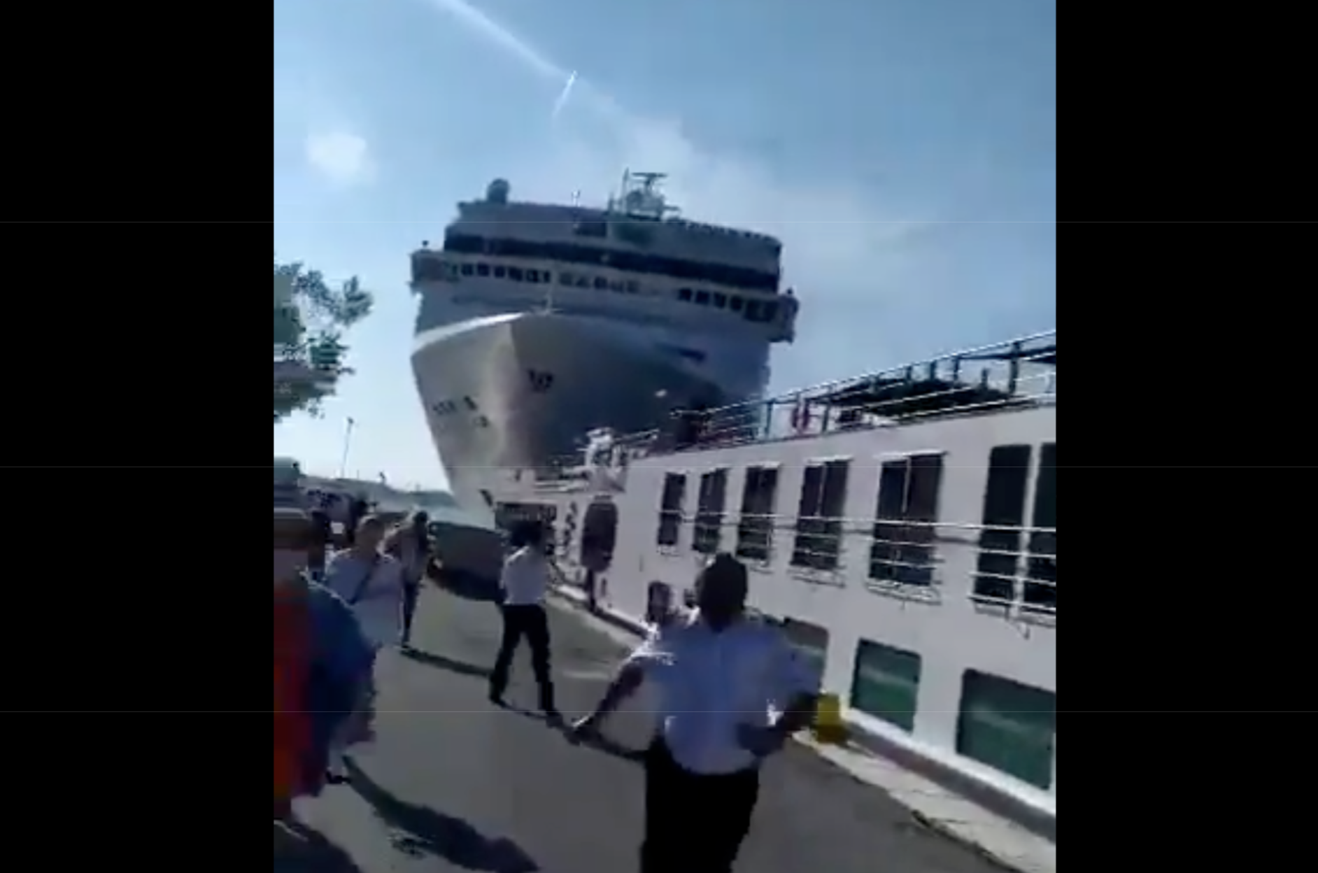 Video Showing Msc Cruise Ship Crashing Into Venice Dock