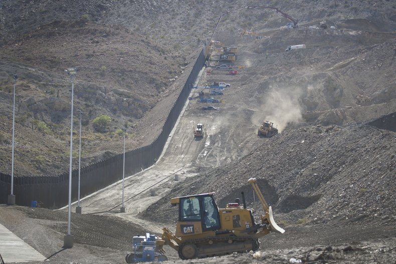Border Wall, Construction