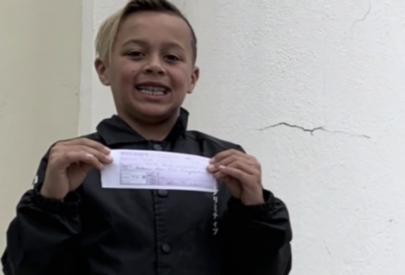 Kid Pays School Lunch Debt Kid Pays School Lunch Debt
