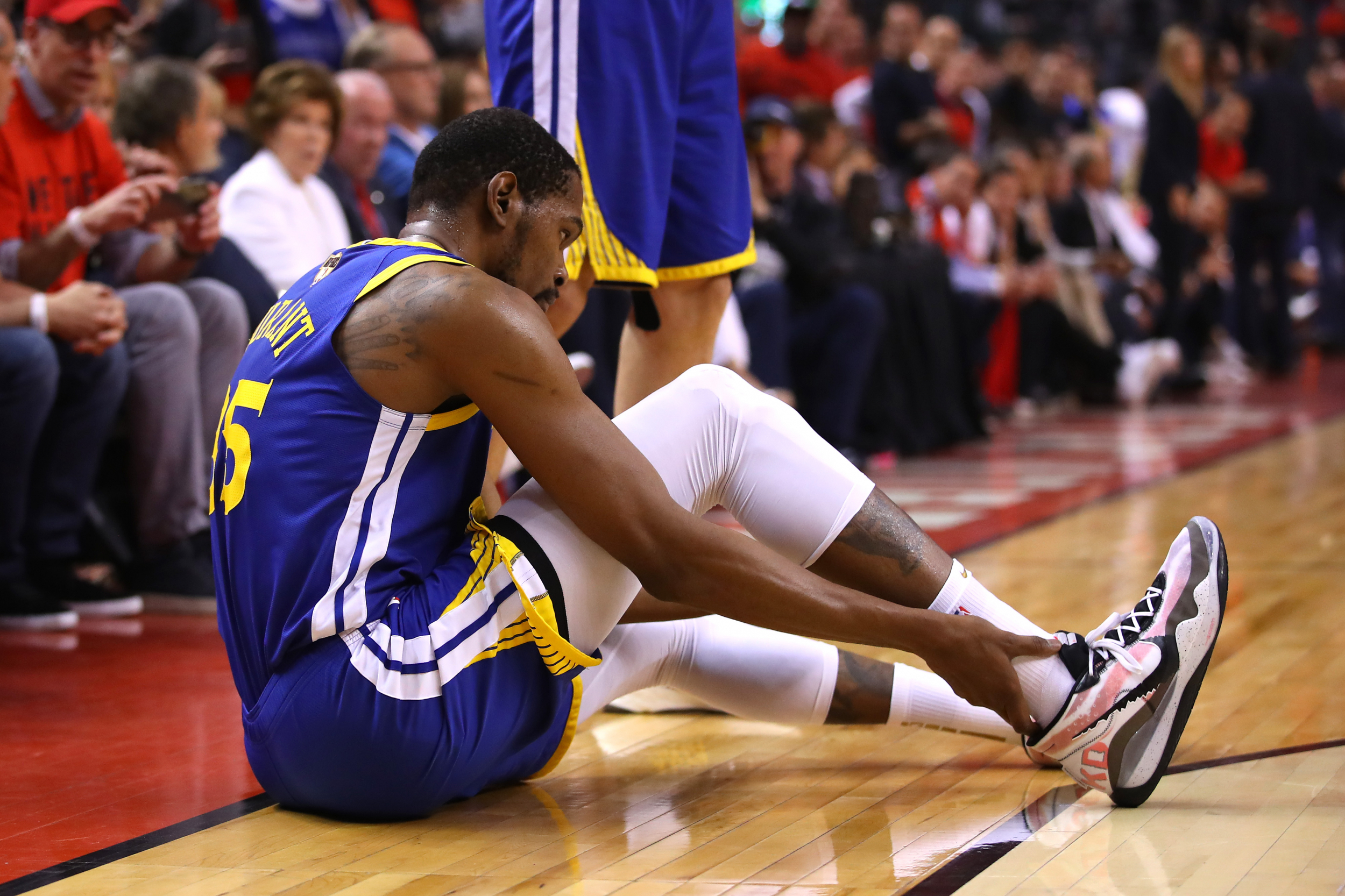 Warriors Star Suffers Achilles Injury 