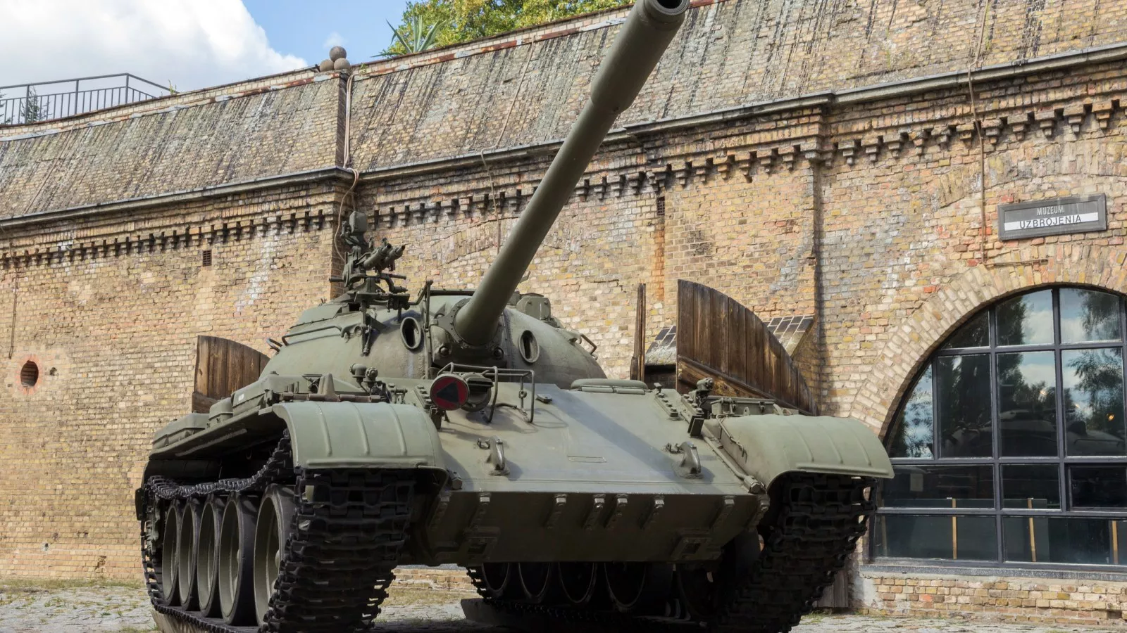 Drunk Man Drives Soviet Tank Through Polish Town Drunk Man Drives Soviet Tank Through Polish Town