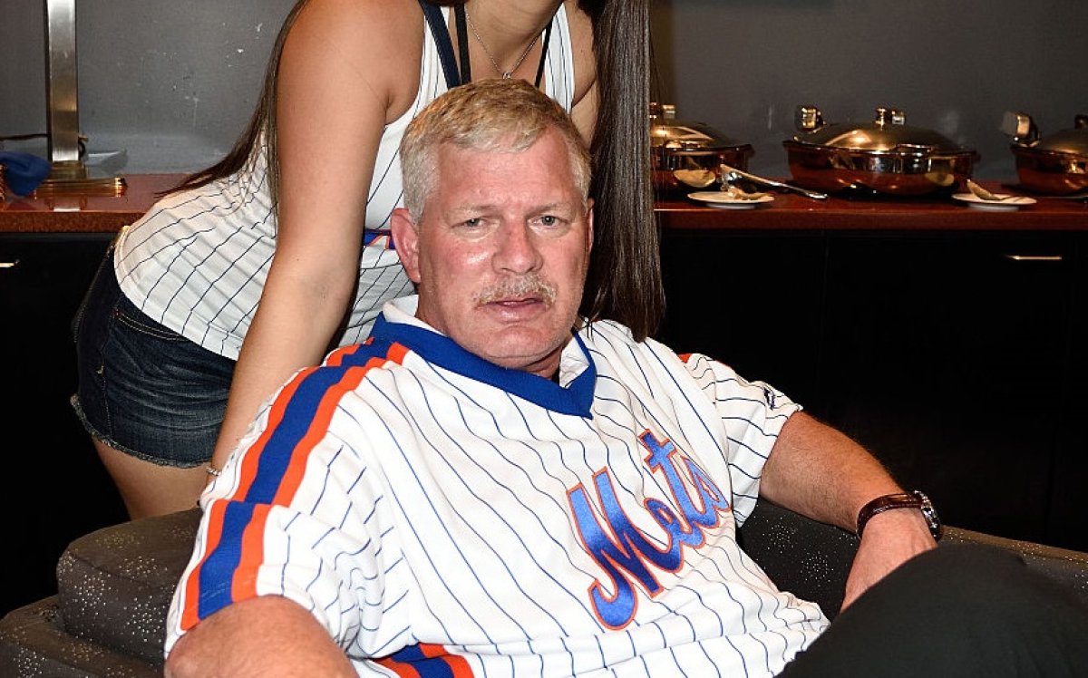 Lenny Dykstra Lost His Teeth at Jersey Mike's and Spent 9 Hours Digging  Through Trash With a Wrestling Clown to Find Them
