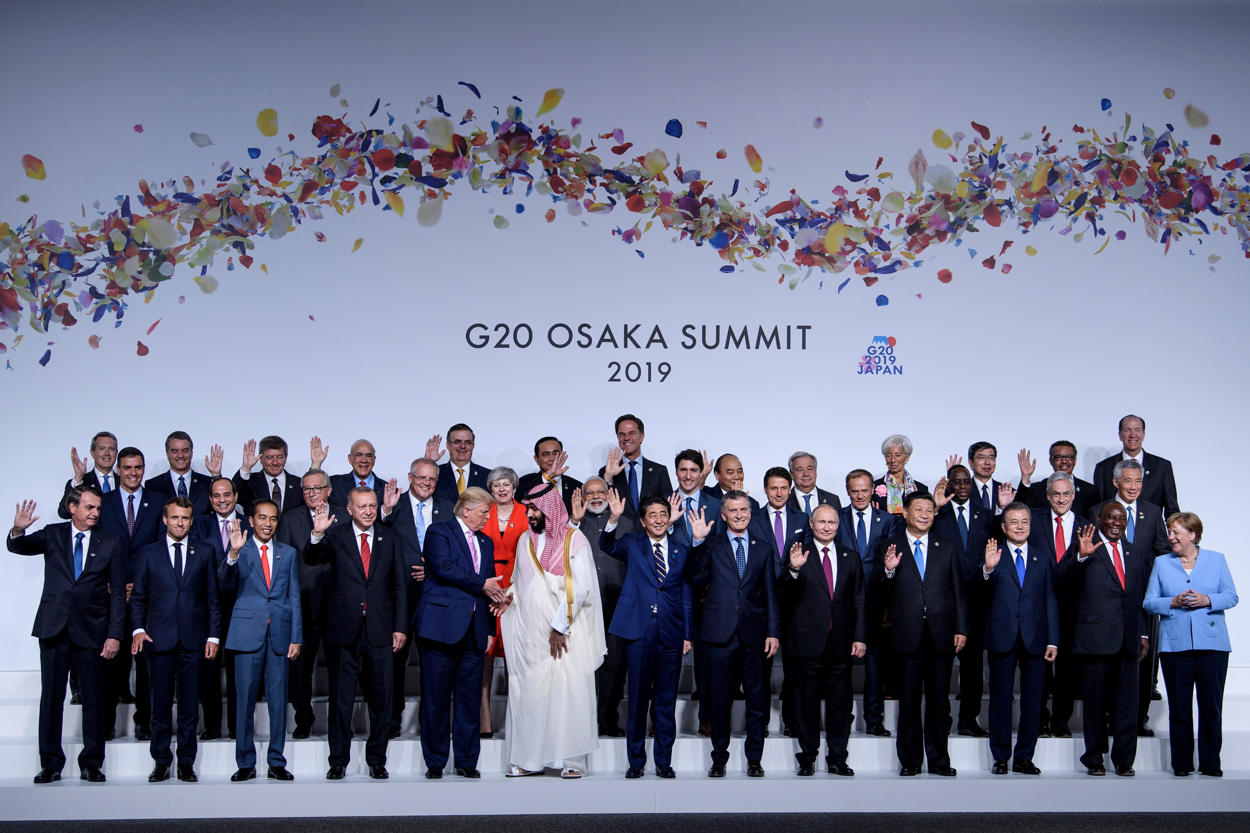 Donald Trump Shakes Saudi Prince's Hand In Leaders' G20 Photo While ...