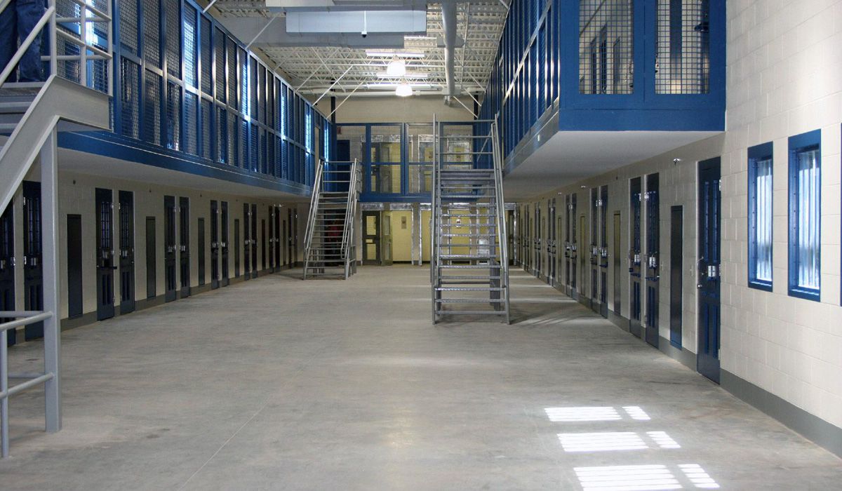 Federal Detention Center Employee in Texas Indicted for Personal