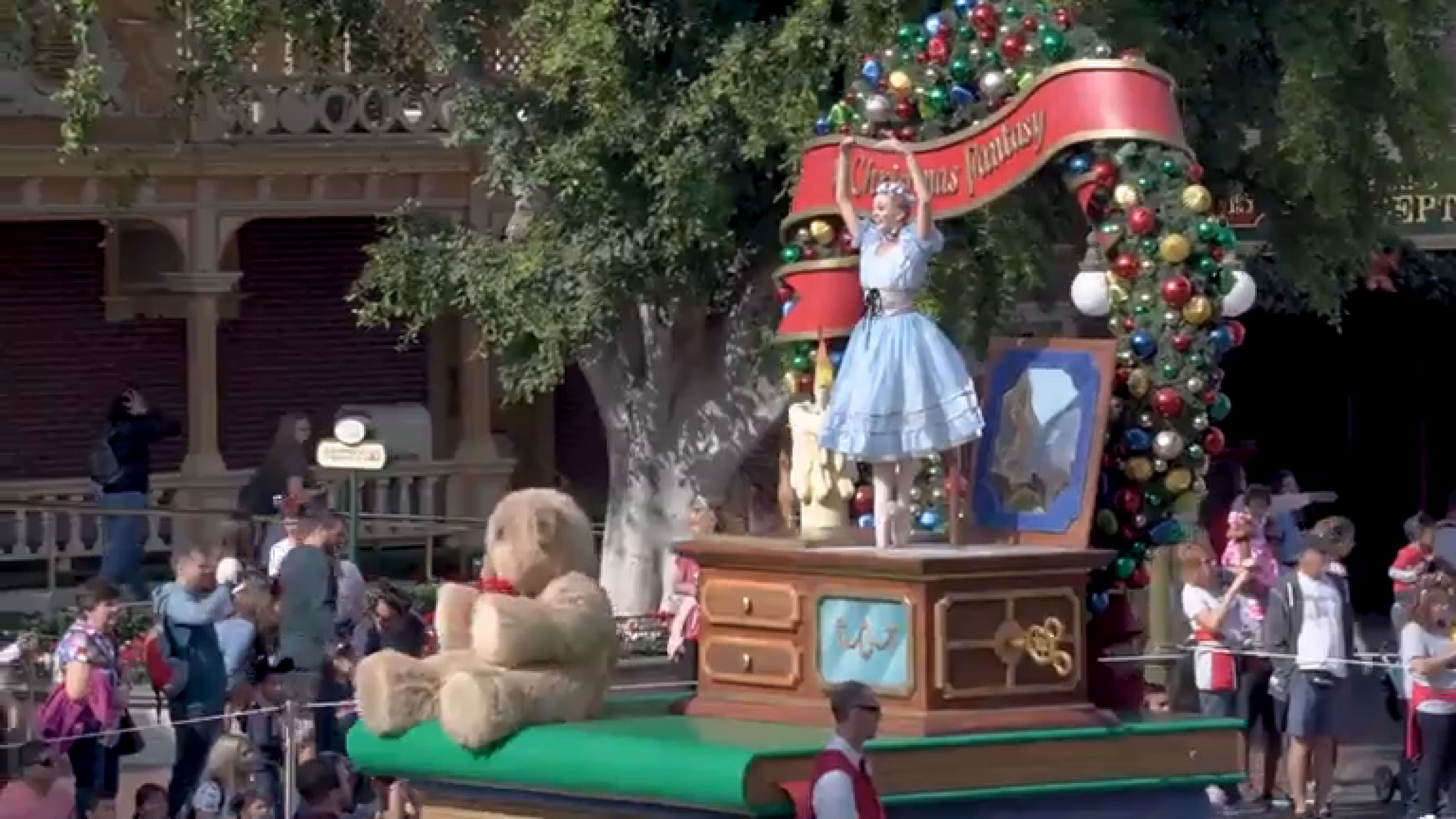 Bellview Christmas Parade 2022 Judges Results Disney Parks Magical Christmas Day Parade 2019: Route, Time, How To Watch,  Livestream