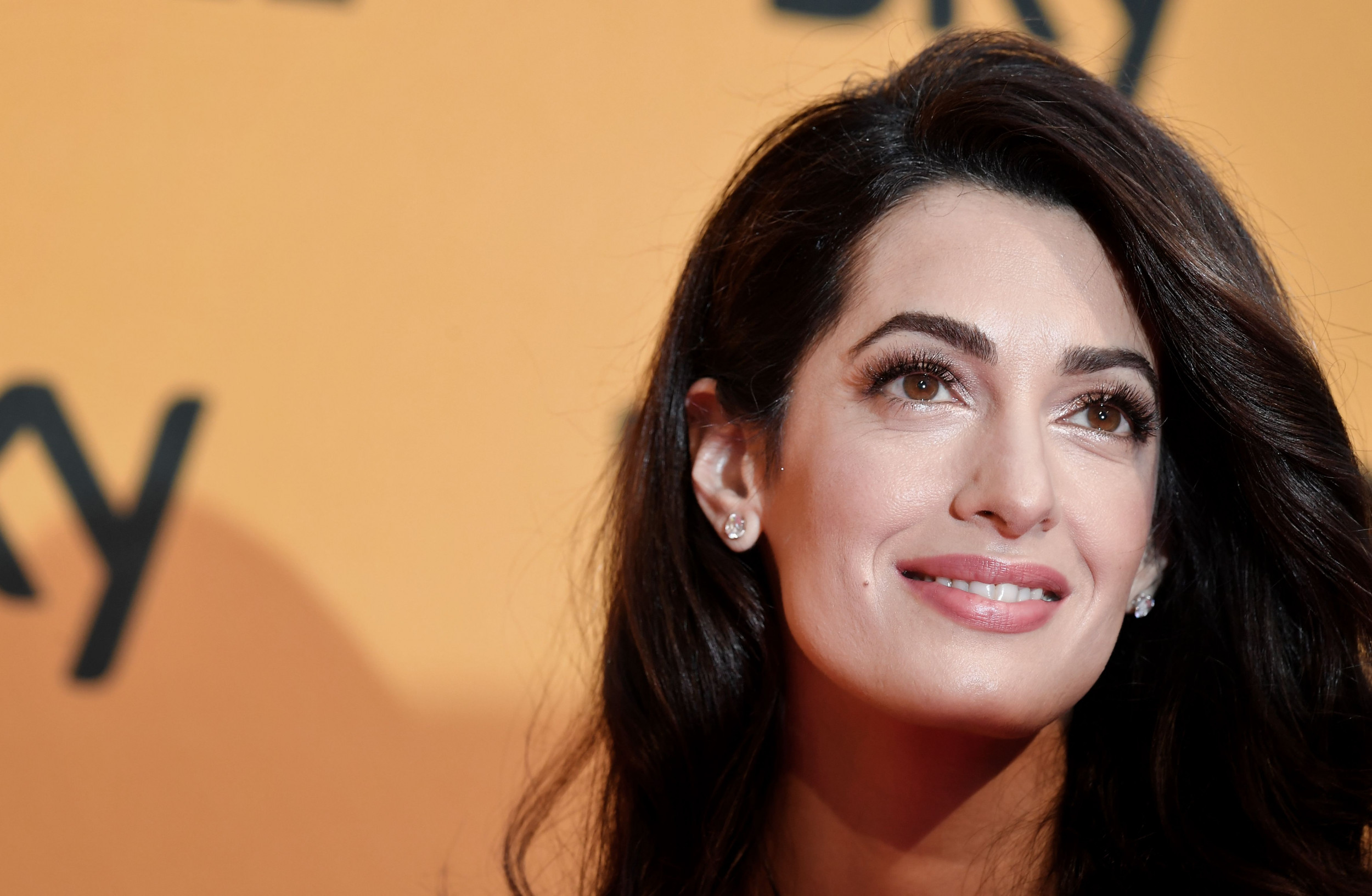 'Beautiful, Sexy' Amal Clooney to Take on Philippines