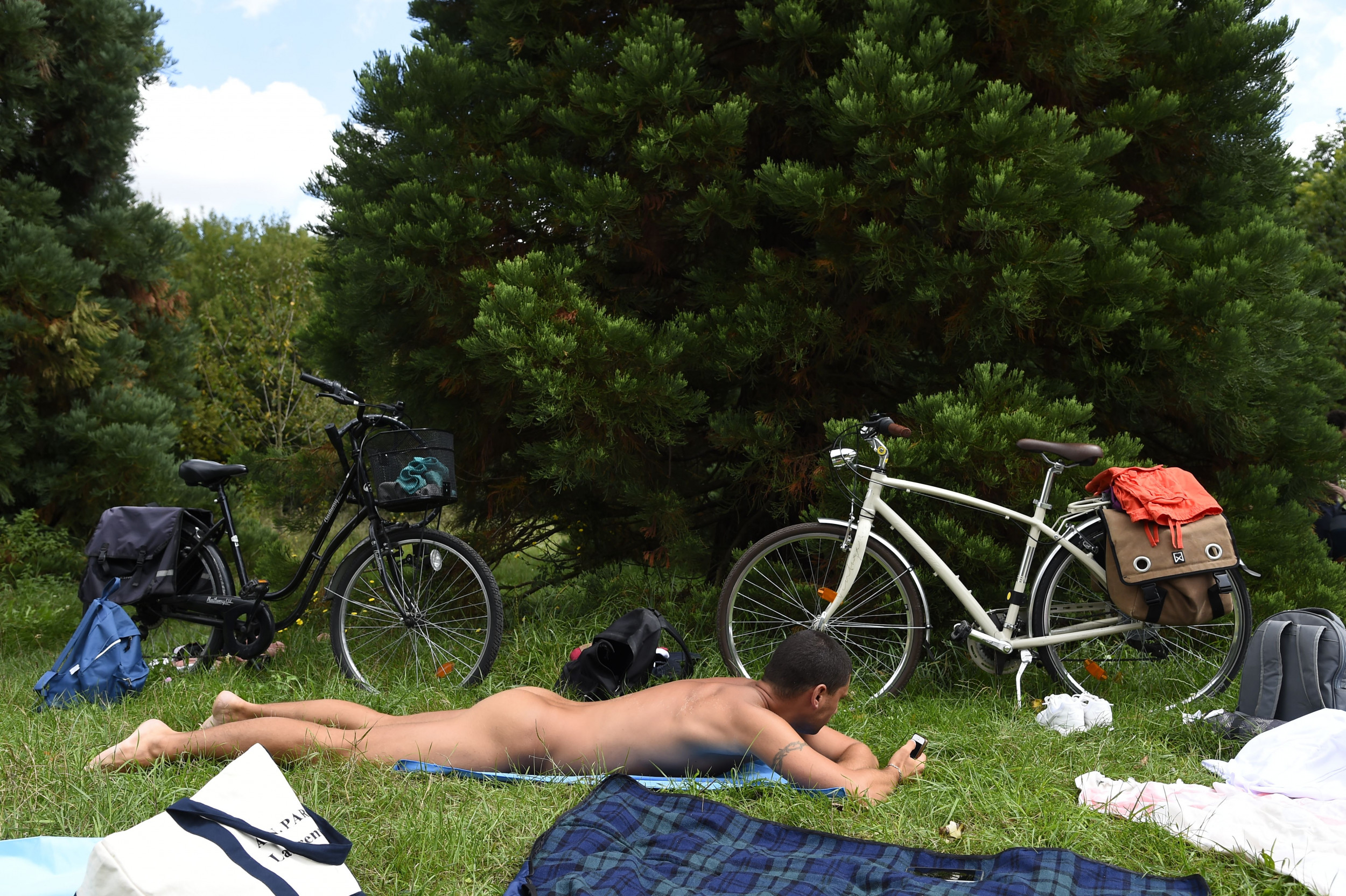 Perverts Wanting To Sneak A Peek Are Ruining Paris Parks Nude Zone, Say Naturists hq picture