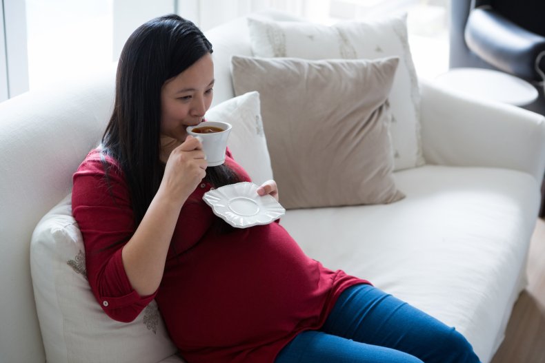 coffee, tea, pregnant woman, pregnancy, hot drink,