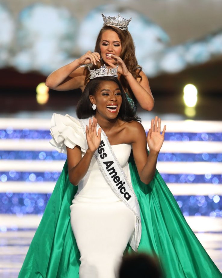Nia Franklin crowned Miss America 2019 Nia Franklin crowned Miss America 2019