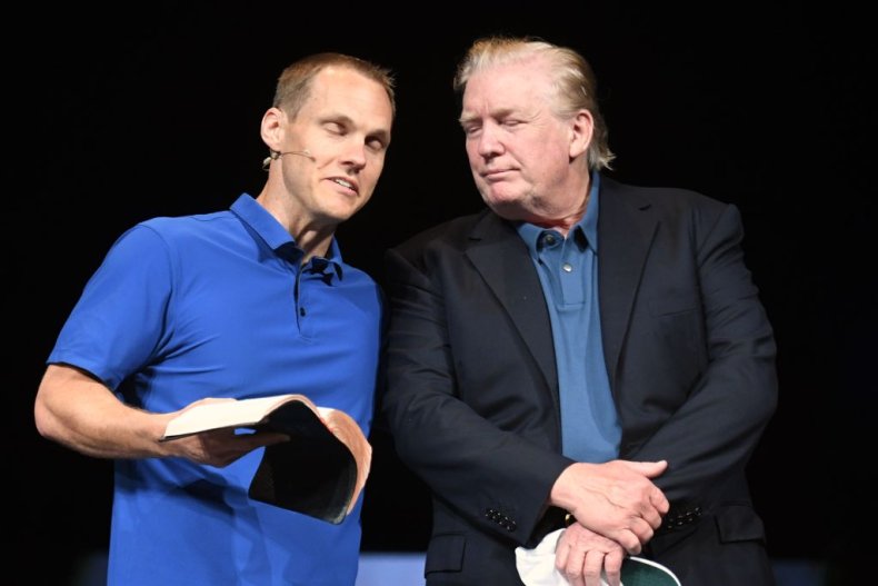 Donald Trump praying
