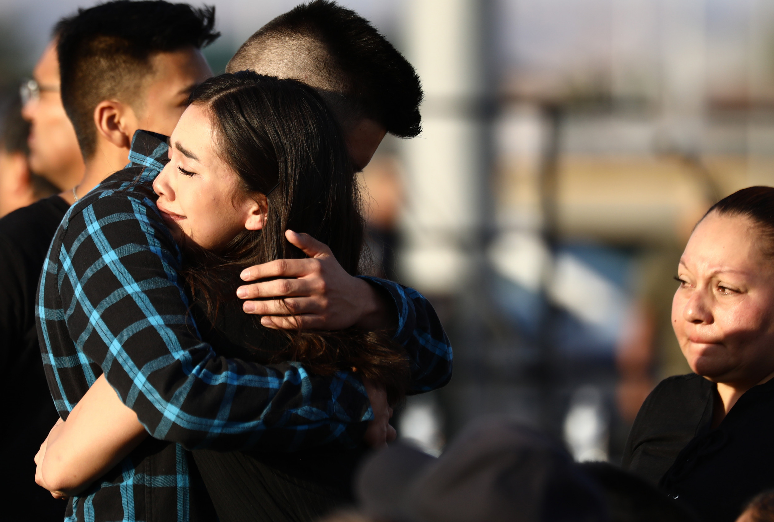 Horizon High School Holds Sunset Memorial for Teenager Killed In El