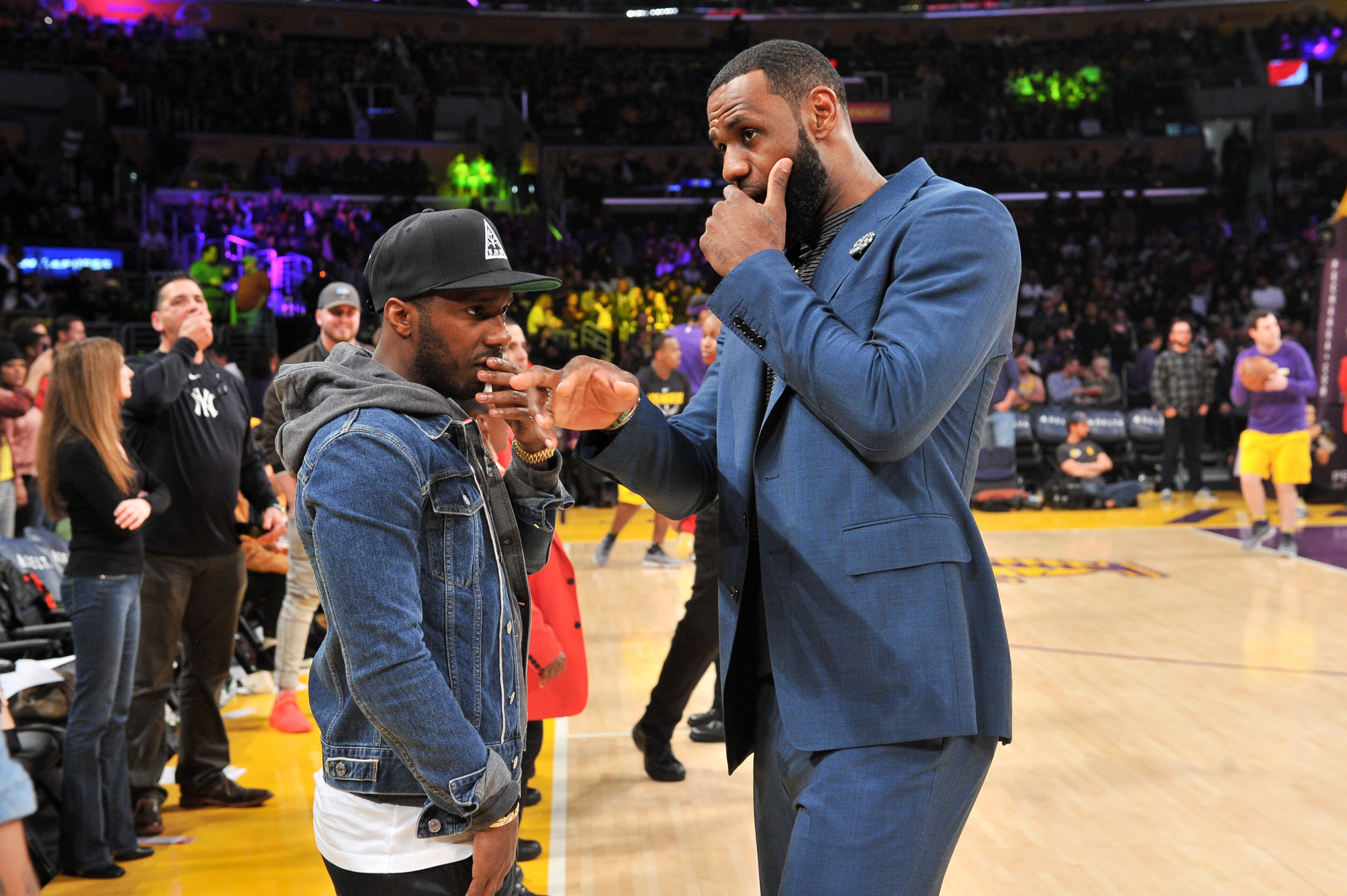 Lebron James Talks His Agent Rich Paul During Halftime Basketball Game Between Los Angeles 