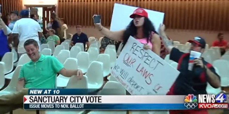 tucson sanctuary city trump protesters