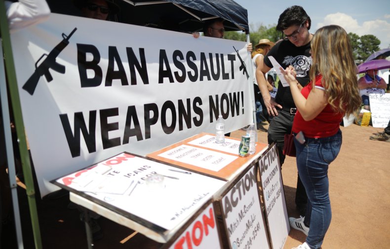 veteran Democrats call for assault weapons ban