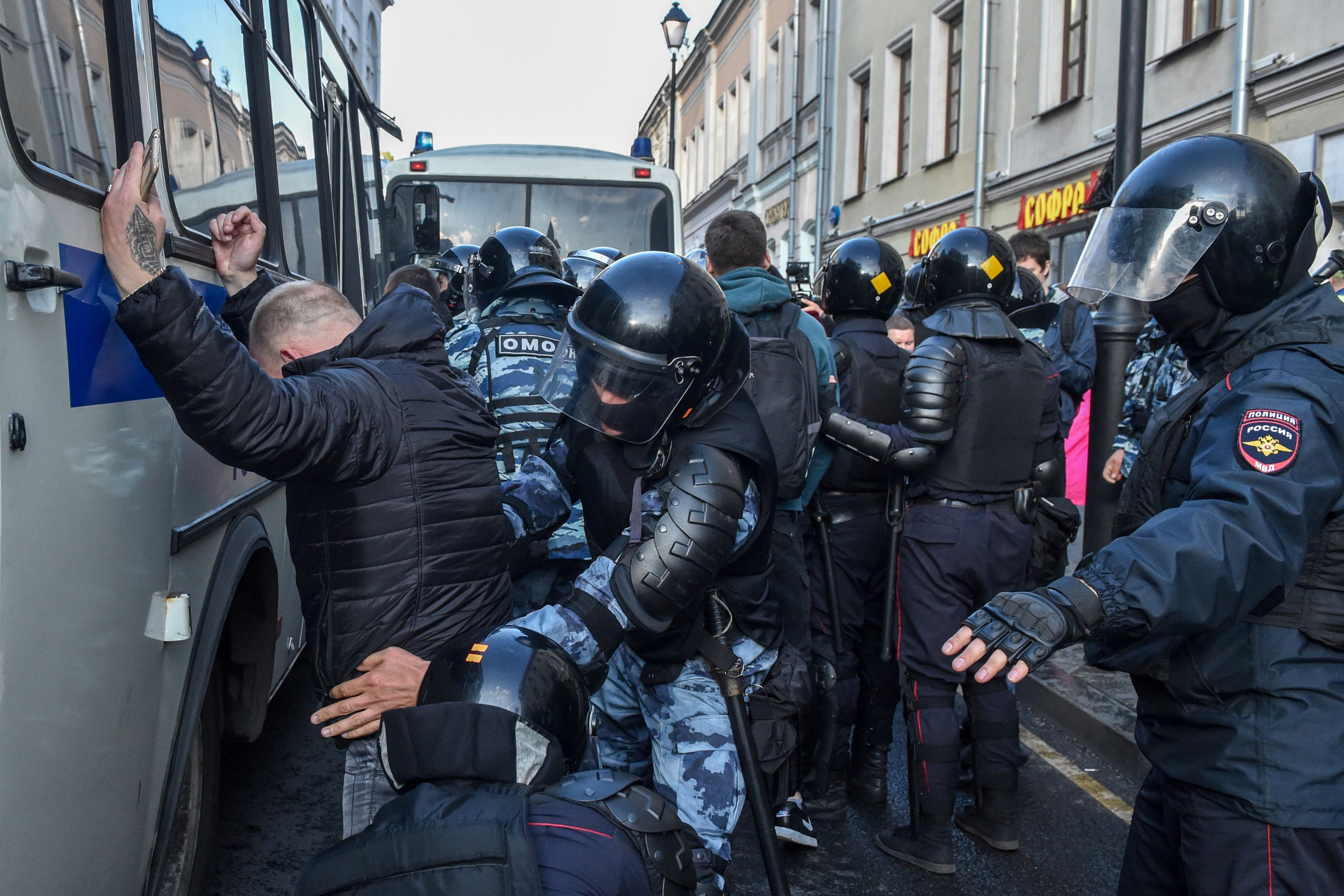 беспорядки на манежной площади 2010