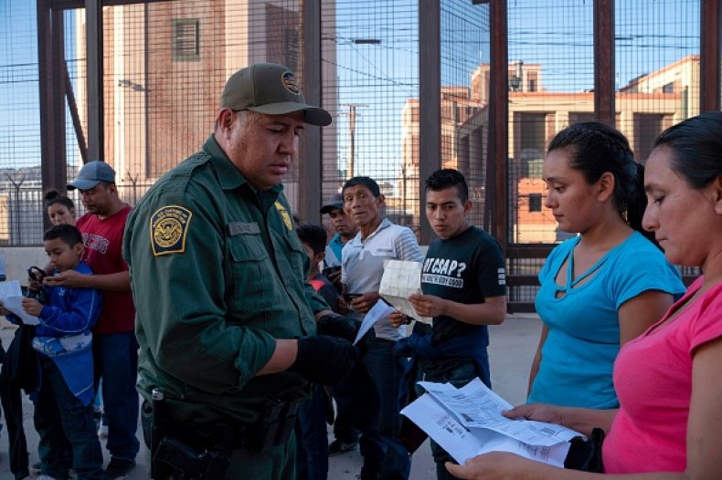 cbp check documents migrants el paso cbp check documents migrants el paso