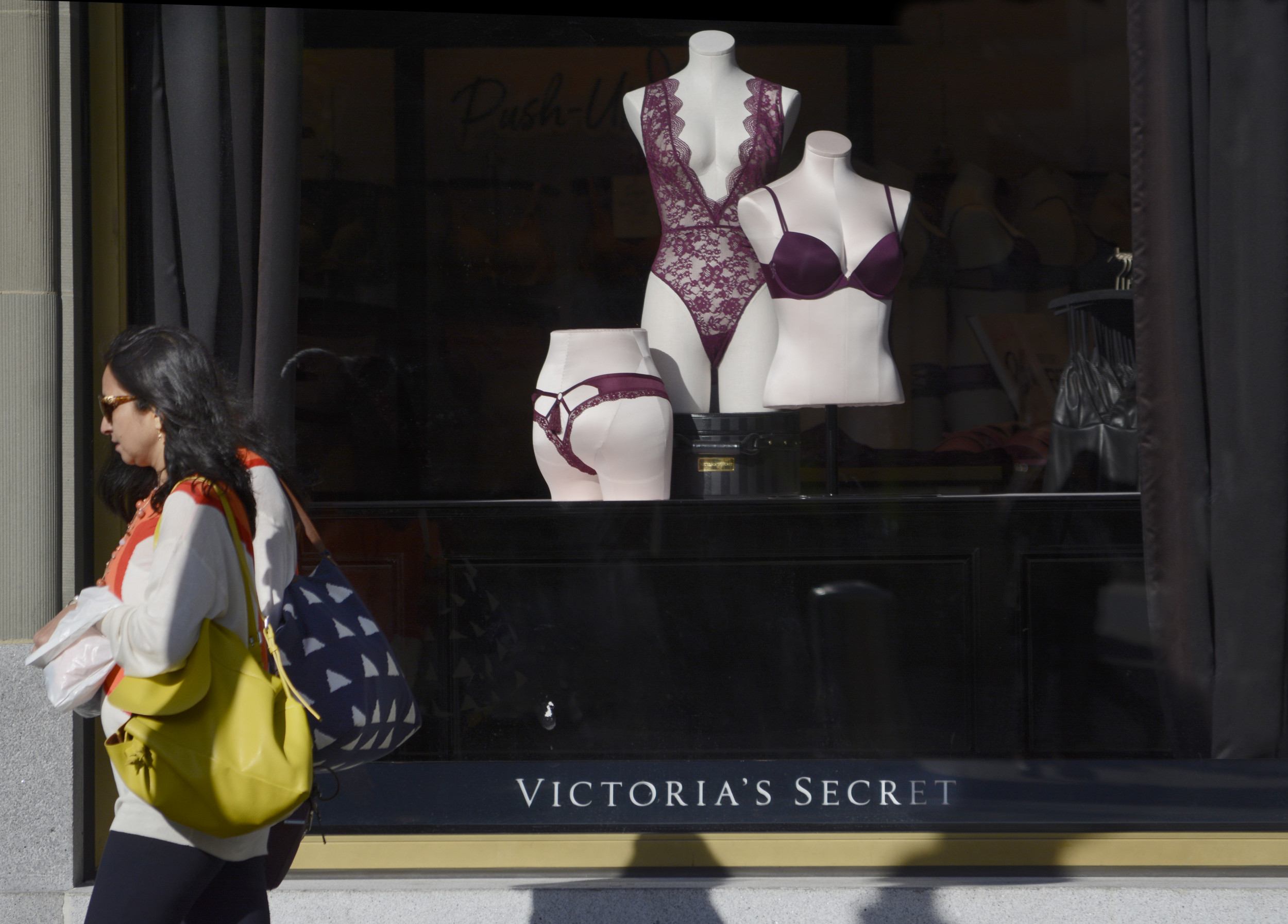 Thief Swipes 200 Panties From Victoria's Secret