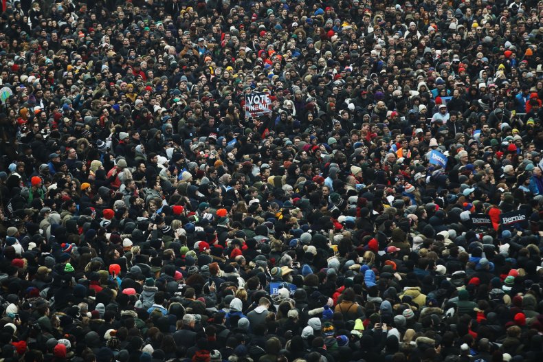 Crowd Bernie Sanders