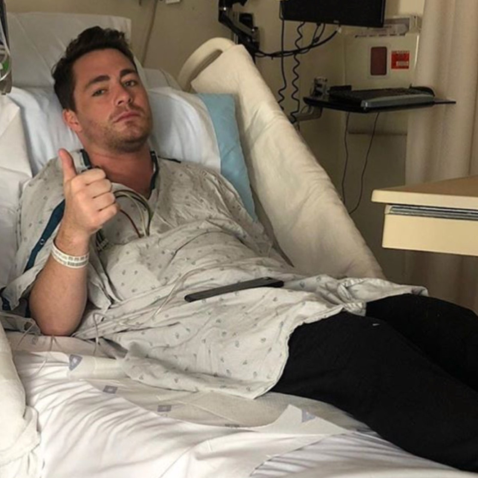 Colton Haynes Posts Hospitalization Selfie Doesn T Want His Images, Photos, Reviews