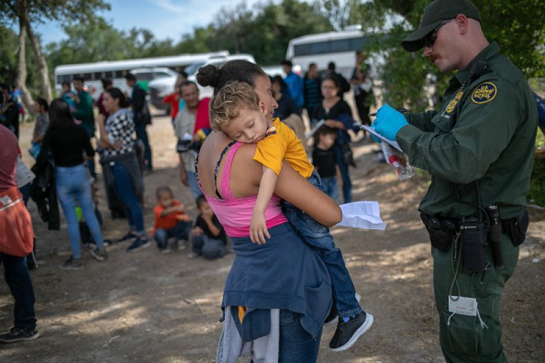 border patrol agent asylum seekers texas