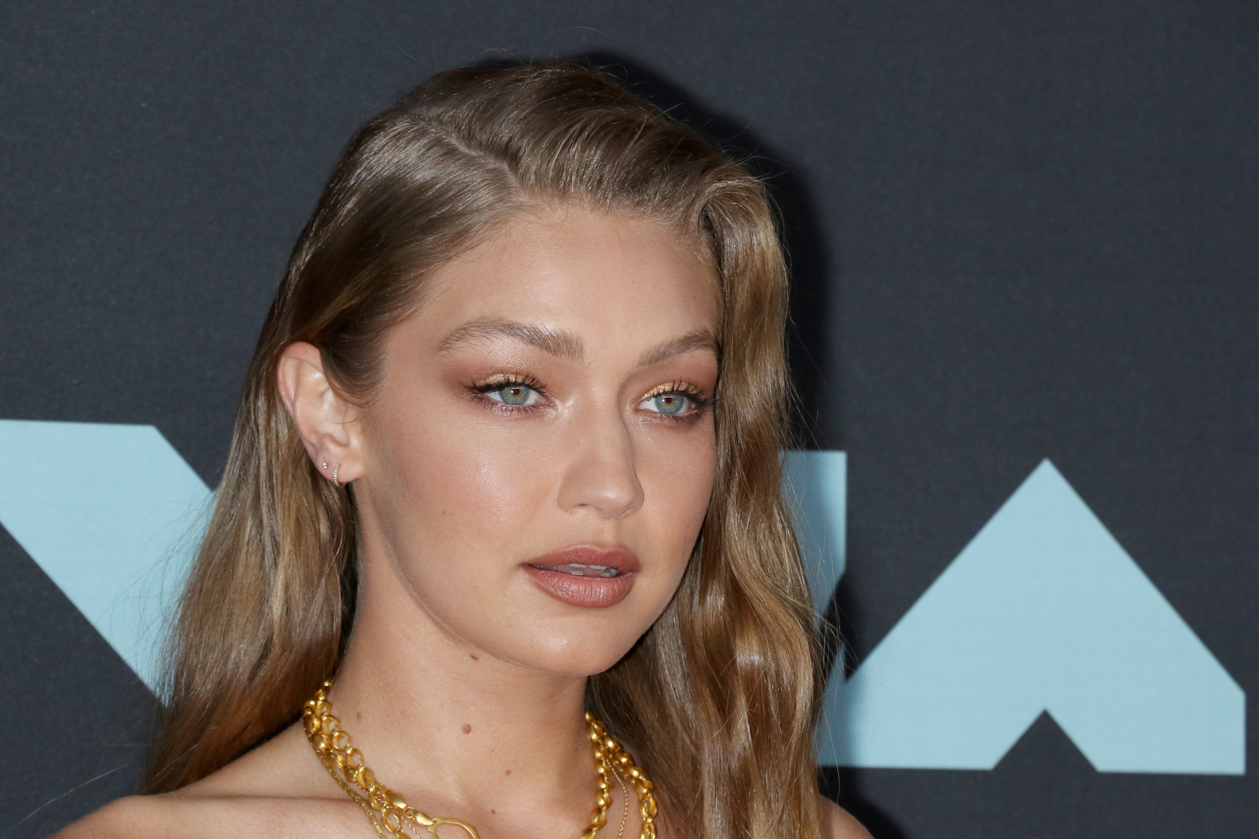Gigi Hadid Will Bring Tyler Cameron To VMAs After-Party, Spoilers Say He's Out of ...2500 x 1666