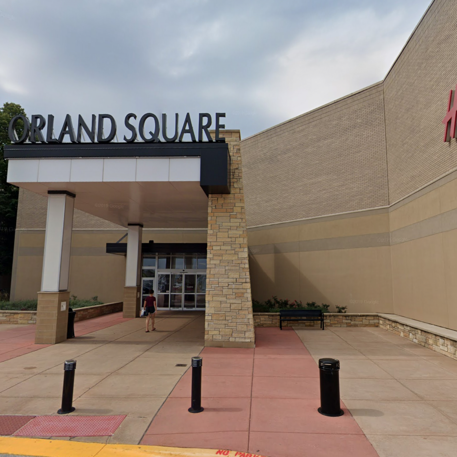 Toddler Dies After Illinois Clothing Store Display Falls On