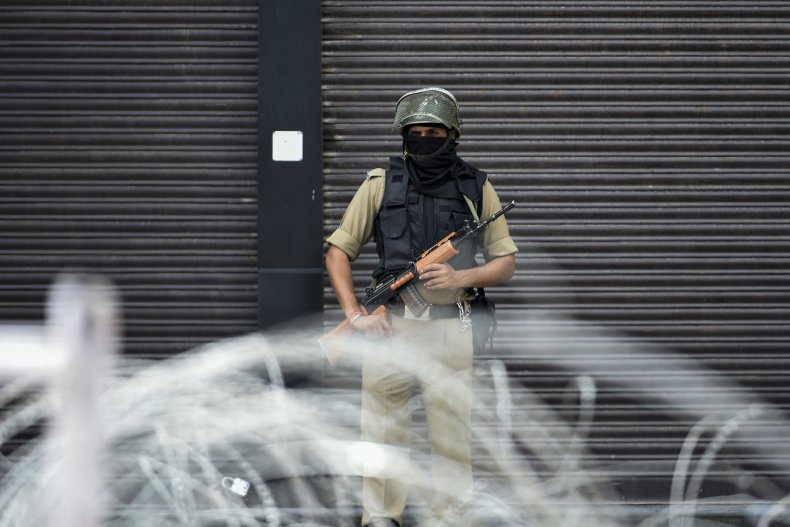 india kashmir soldier lockdown border