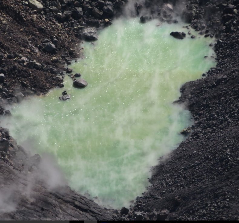 hawaii volcano green pool