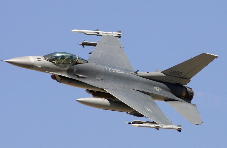 fighter jet f-16
