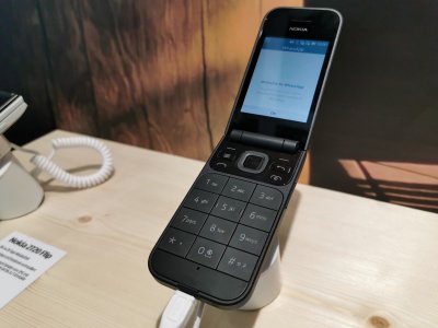 Nokia 2720 Flip