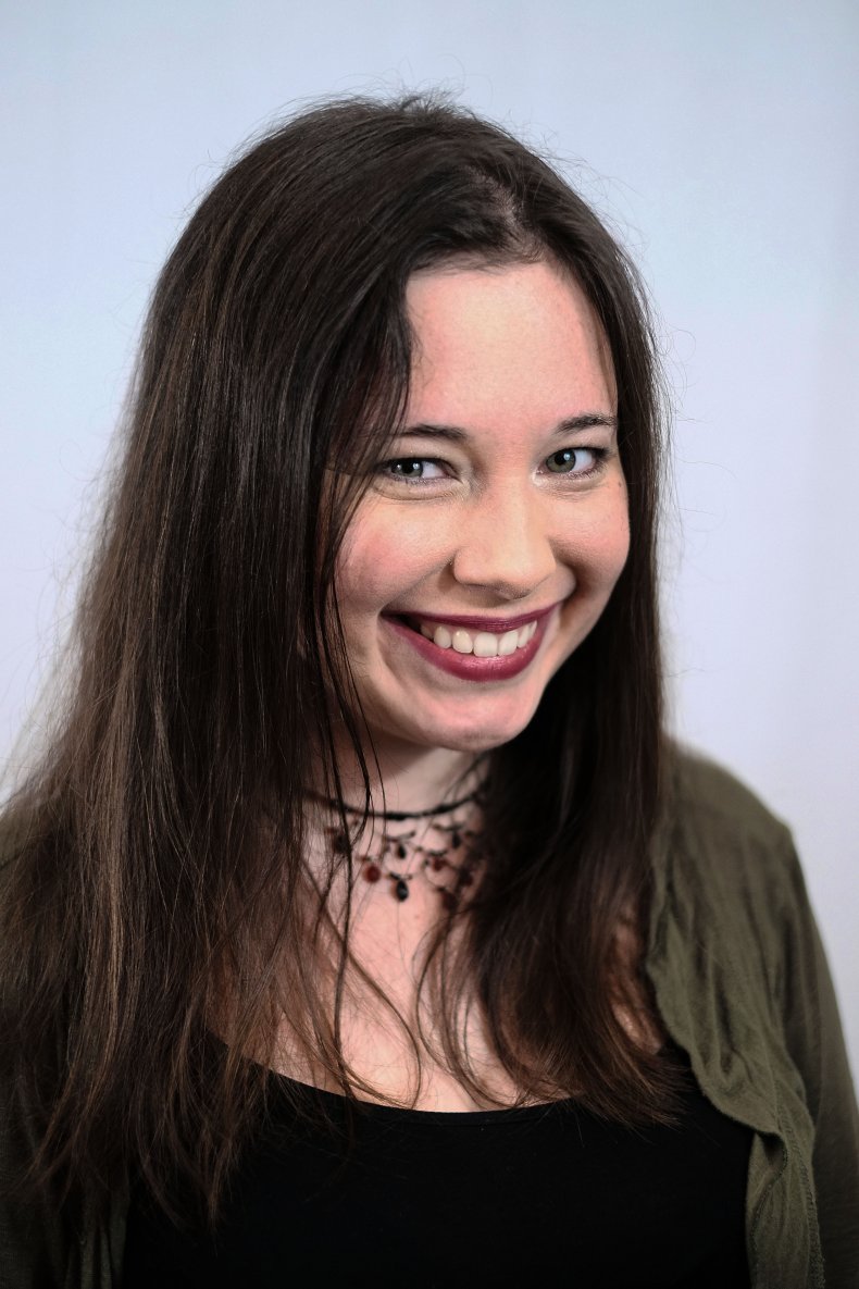 Lindsay Ellis Headshot