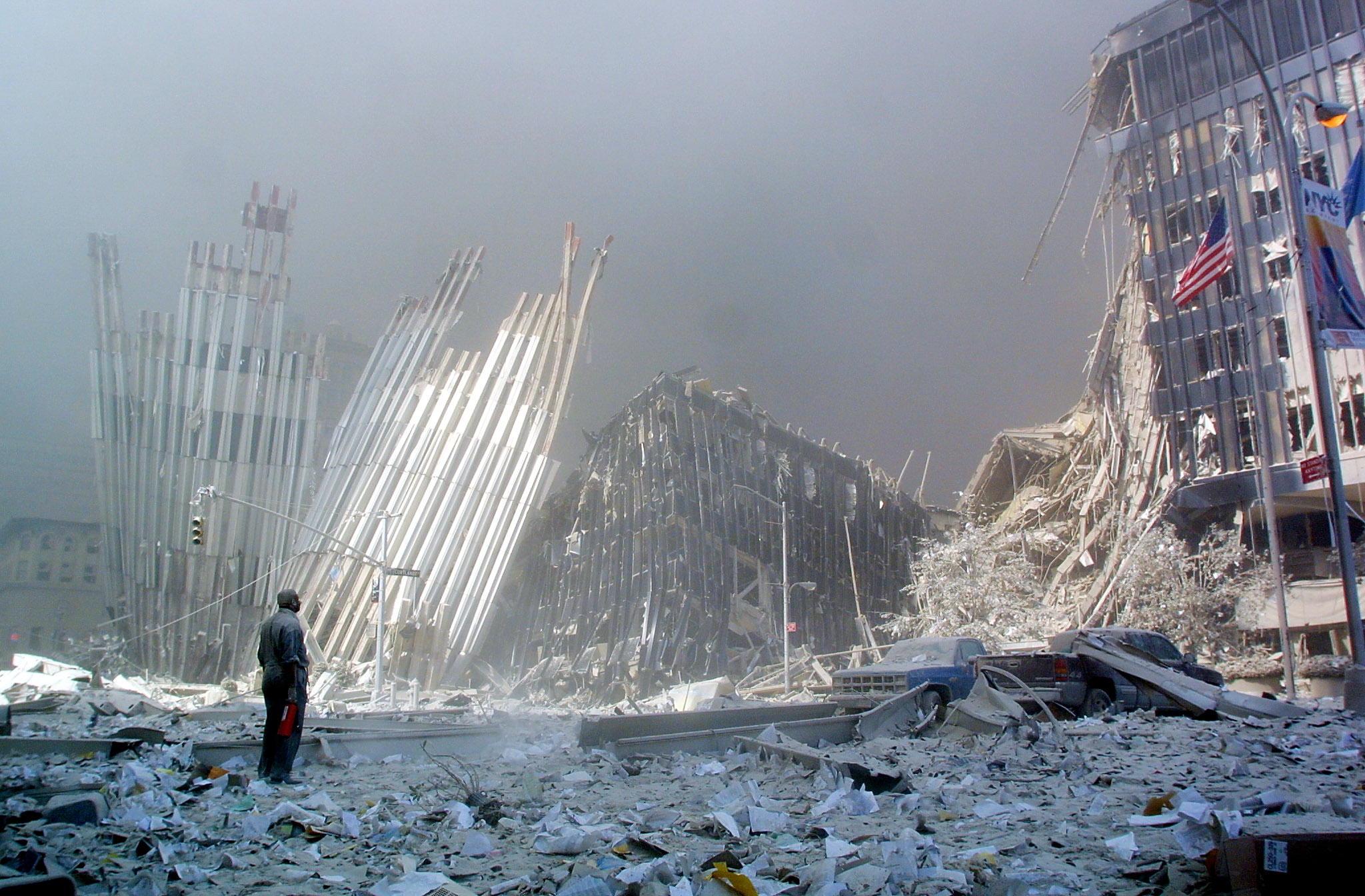 neverforget-9-11-photos-news-coverage-of-attacks-at-world-trade