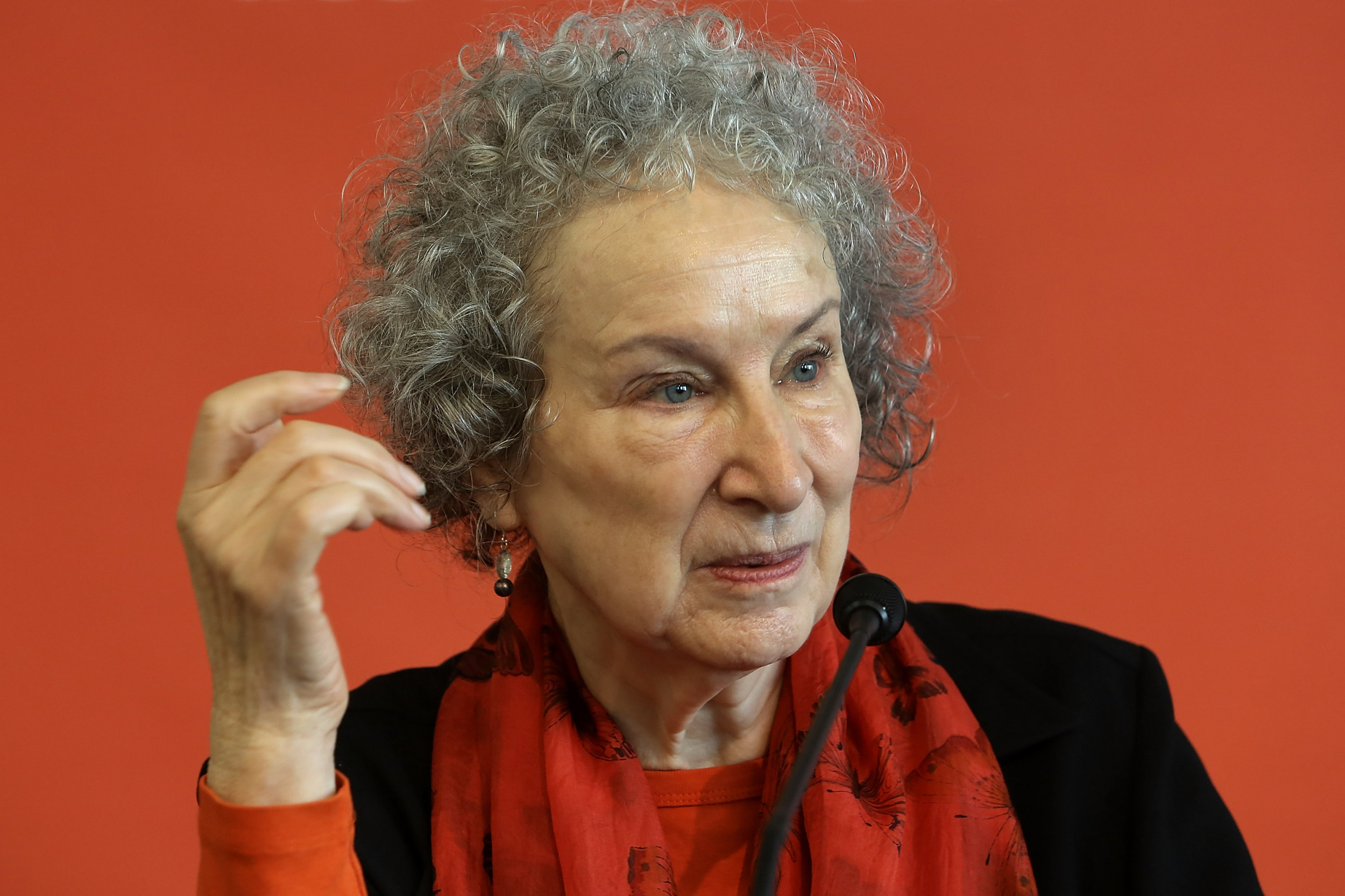 [問卦] Margaret Atwood 引發爭議