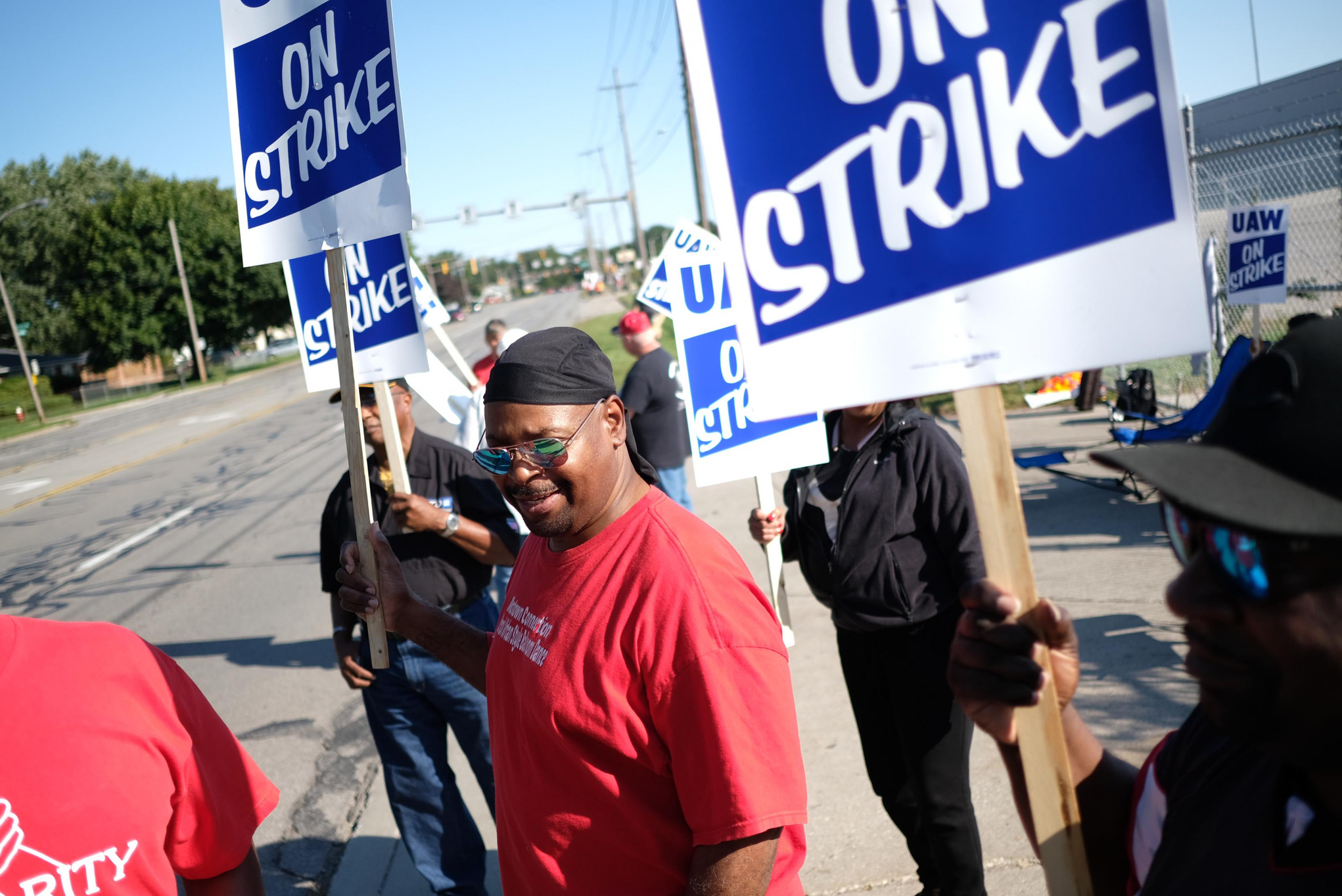 Analysts Say Continuing GM Strike Could Lower FourthQuarter GDP